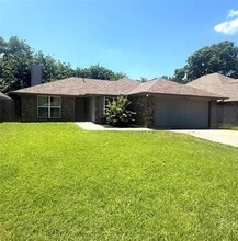 Building Photo - 1212 Eagle Lake Dr