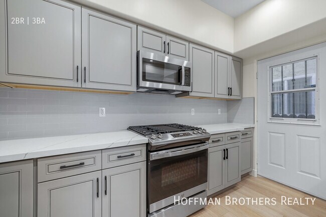 Building Photo - 918 Hilldale Ave