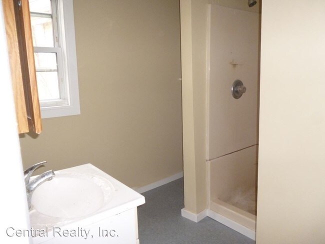 Building Photo - 1 br, 1 bath Apartment - 61 Temple St