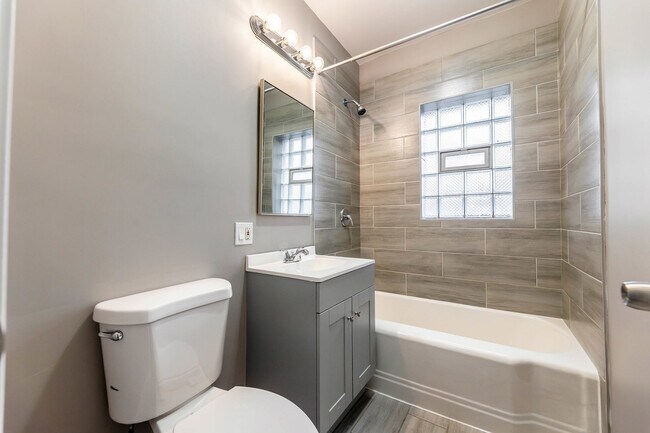 Building Photo - 620 E 73rd St