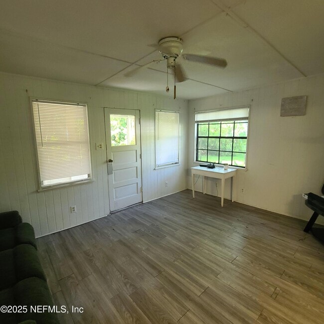 Building Photo - 1420 Lake Disston Dr