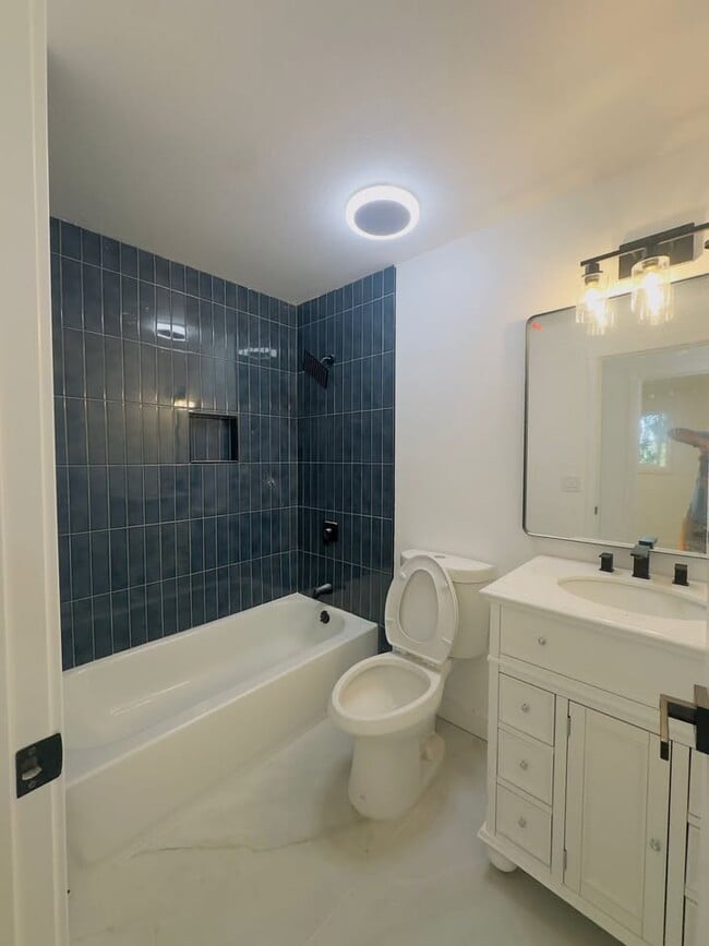 Building Photo - 4210 Lynnwood