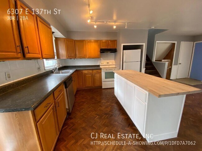 Building Photo - 6307 E 137th St