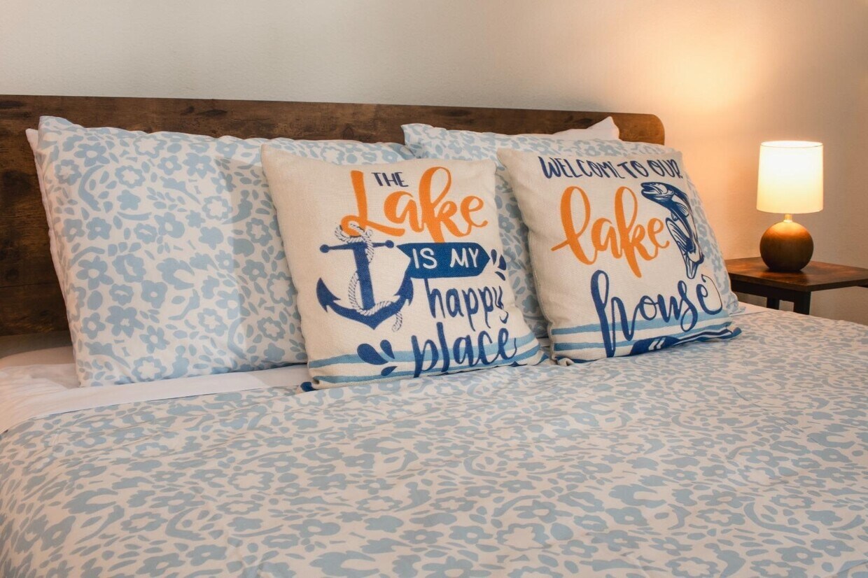 Foto del edificio - 13321 Lake Breeze Ln