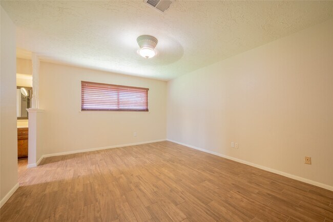 Foto del edificio - 9202 Benning Dr