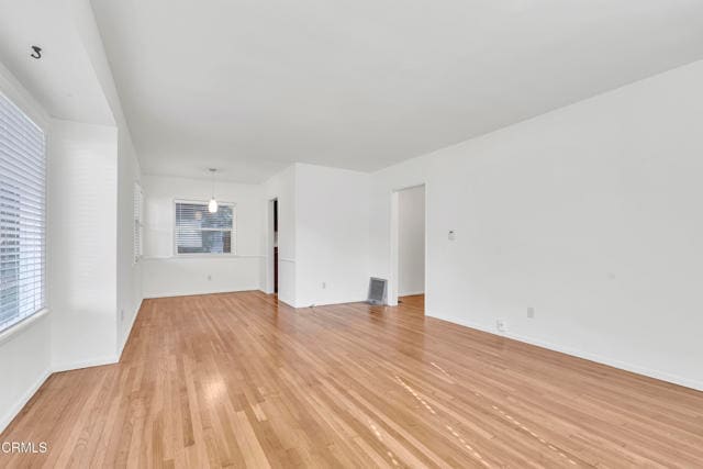 Building Photo - 1545-1542 Riverside Dr
