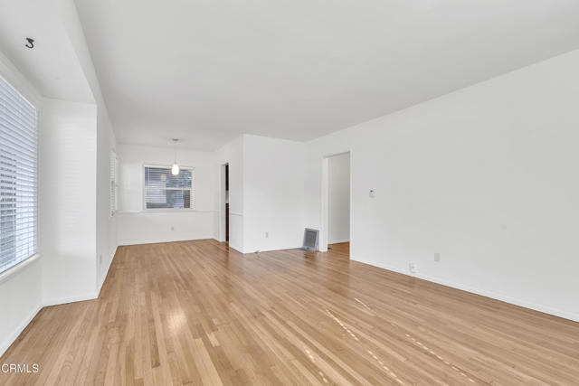 Foto del edificio - 1545-1542 Riverside Dr