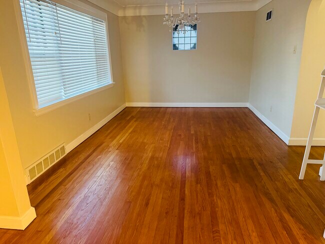 Foto del edificio - 630 N Florissant Rd