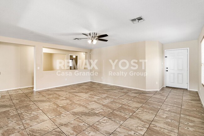 Foto del edificio - Waterfront Living with Room to Relax & Entertain