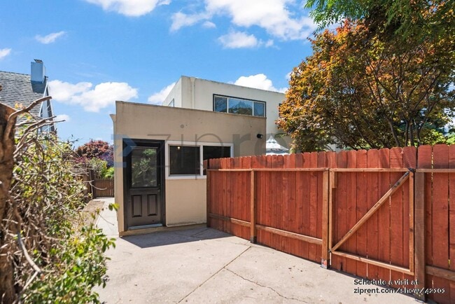 Building Photo - 958 Collier Dr