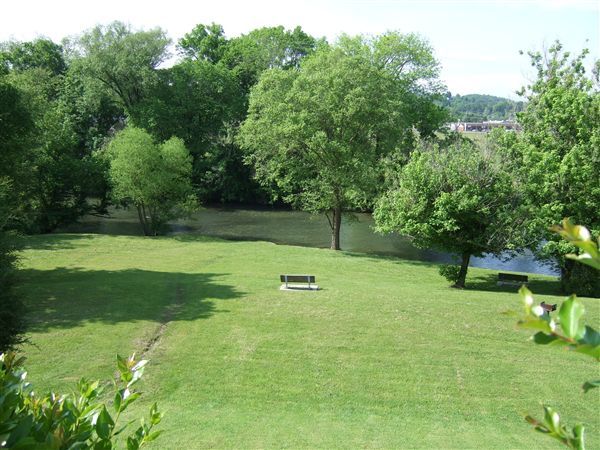 Building Photo - 240 Riverwalk Dr