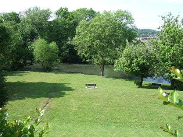 Building Photo - 240 Riverwalk Dr