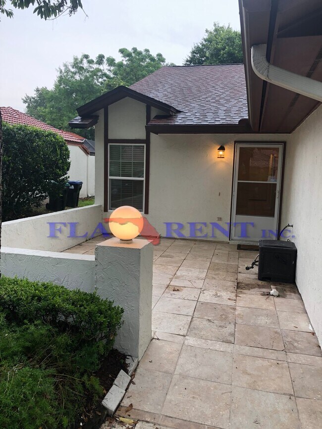 Building Photo - **3/2 in Winter Park Pines with Fenced Yar...