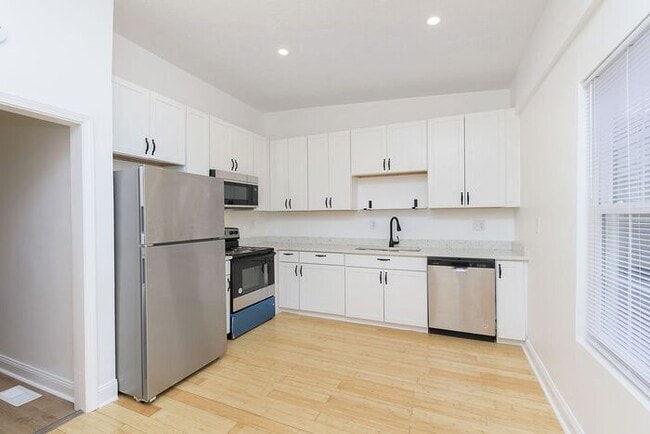 Foto del edificio - Charming Remodeled 2 Bedroom 1 Bath Near Fountain Square!