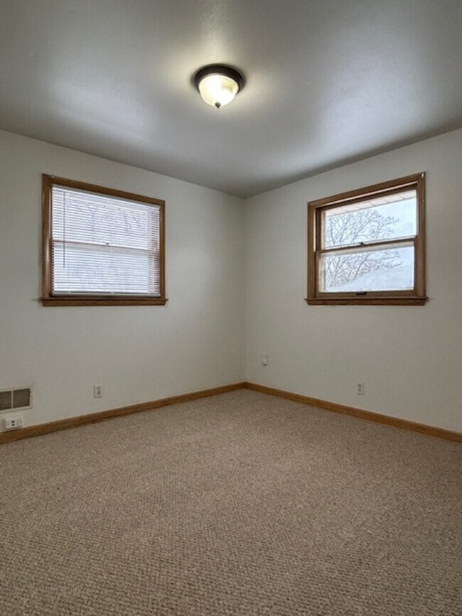 Building Photo - 4456 N 84th St