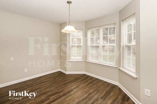 Building Photo - 128 Madelia Pl