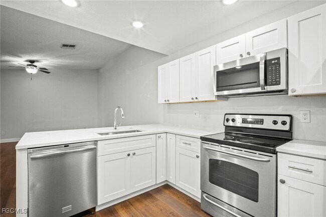 Building Photo - 15524 Crystal Lake Dr