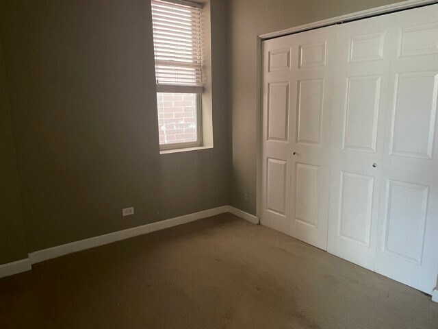 Foto del edificio - 2330 N Greenview Ave