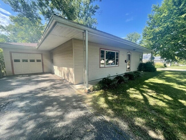 Foto del edificio - 1822 E 2nd St