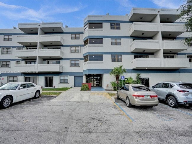 Foto del edificio - 1891 N 61st Ave