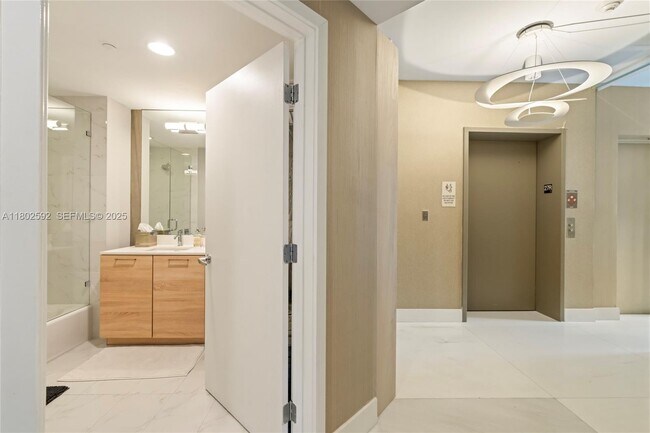 Foto del edificio - 16385 Biscayne Blvd