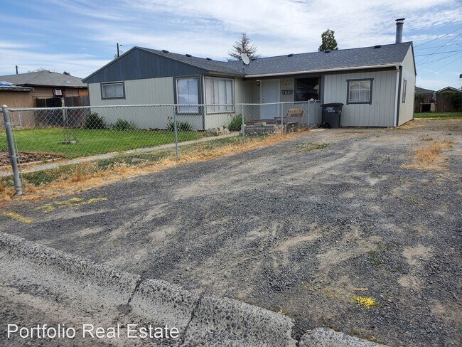Foto del edificio - 3 br, 1 bath House - 4325 Star Dr NE