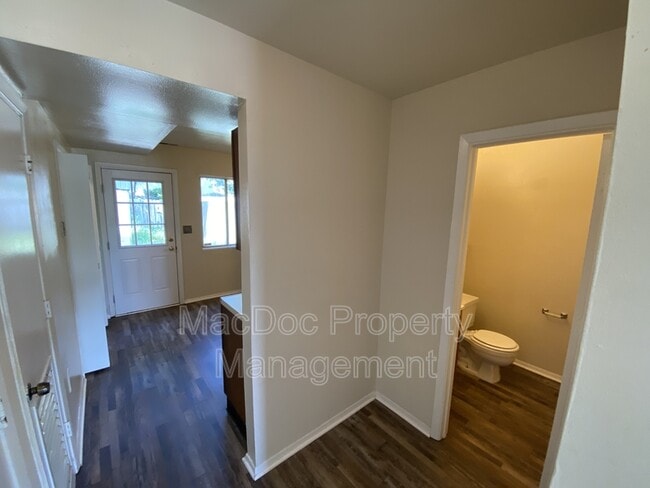 Building Photo - 729 Bellows Ave
