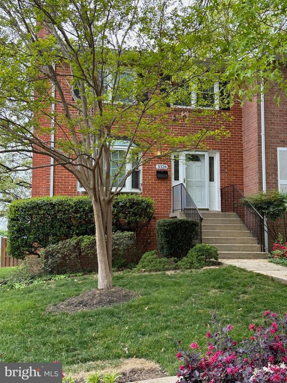 Foto del edificio - 3328 Spring Ln