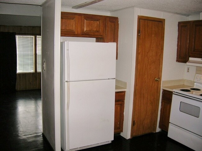 Building Photo - 205 E Elm St