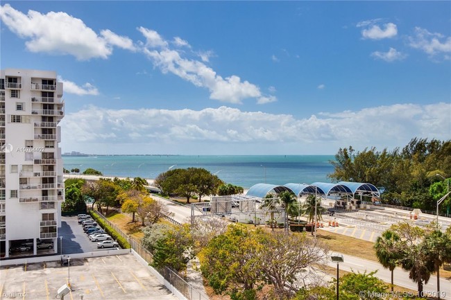 Building Photo - 2 br, 2 bath  - 2500 Brickell Ave Apt 707