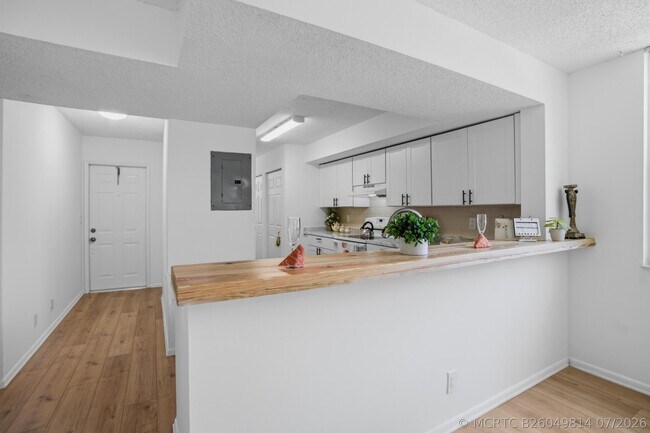 Foto del edificio - 8296 NW 24th St