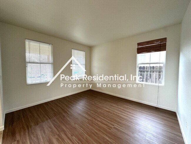 Foto del edificio - Spacious Marysville 5bd/3ba Home With Loft Area!