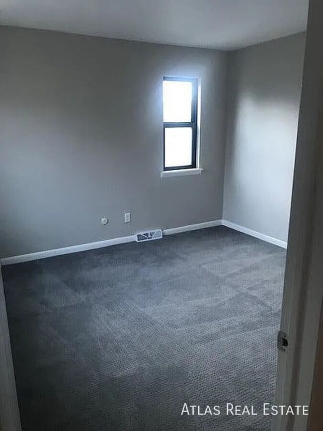 Building Photo - 1101 S Yosemite Way