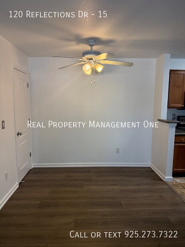 Foto del edificio - 120 Reflections Dr