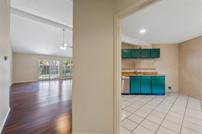Building Photo - 2522 Kimberly Dr