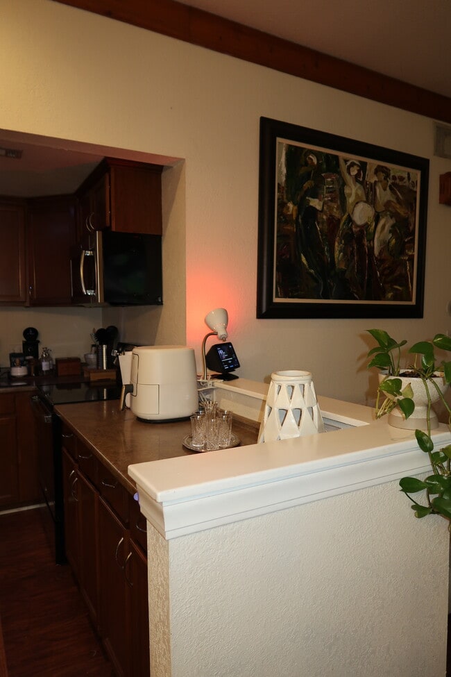 Building Photo - 11002 Lakeside Dr