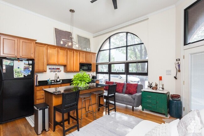 Foto del edificio - 2 bed/1 bath Loft on a tree lined street i...