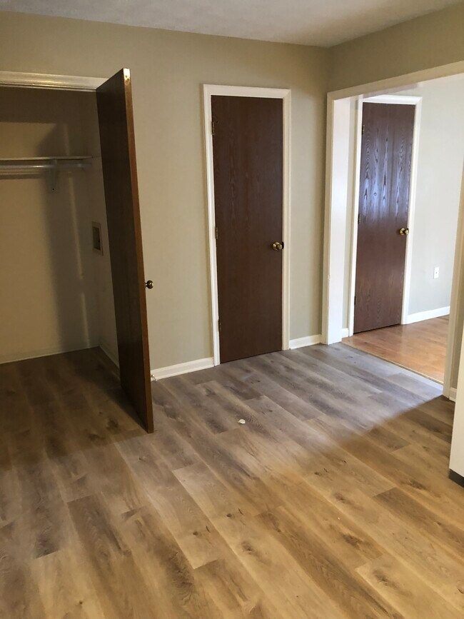 Kitchen with utility closet containing washer/dryer hookups - 131 Woodridge Ct