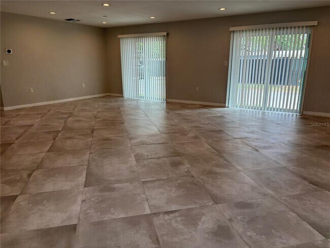 Foto del edificio - 5839 Erin Ln S