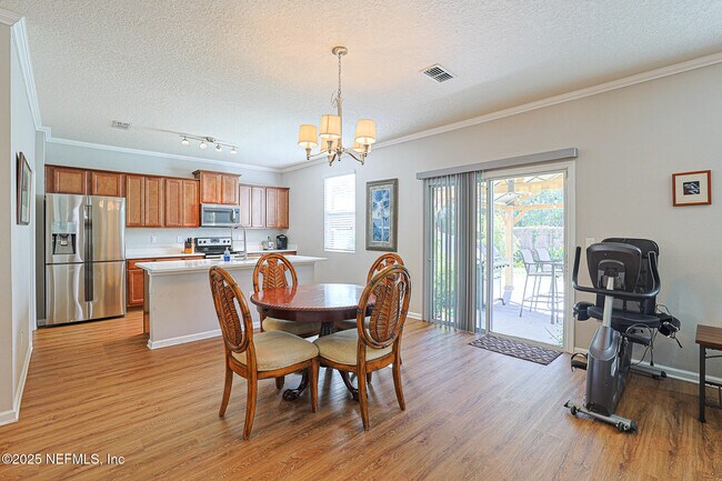 Foto del edificio - 2408 Bonnie Lakes Dr