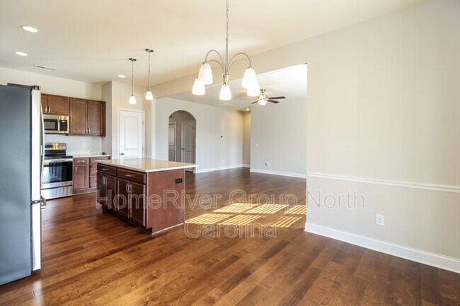 Building Photo - 4830 Stovall Dr