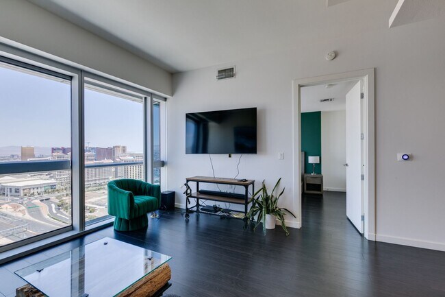 Building Photo - 4471 Dean Martin Dr