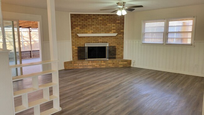 Building Photo - Available 05/10/2025!! 4/2 with Gameroom!
