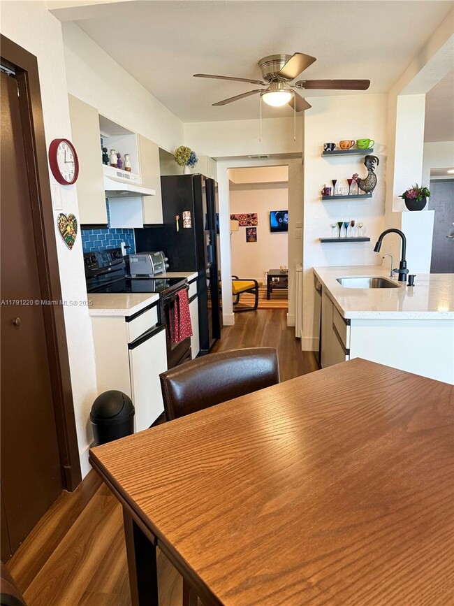 Building Photo - 7300 Radice Ct