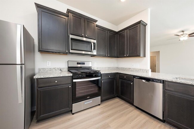 Foto del edificio - 15454 Maple Ter Dr