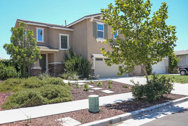 Photo - Beautiful 2 Story 4 Bedroom Home in Great ...