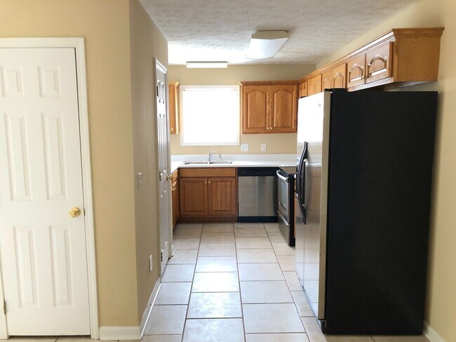 Foto del edificio - 3B/3B Townhome With A Fenced Yard Available Fall 2026!