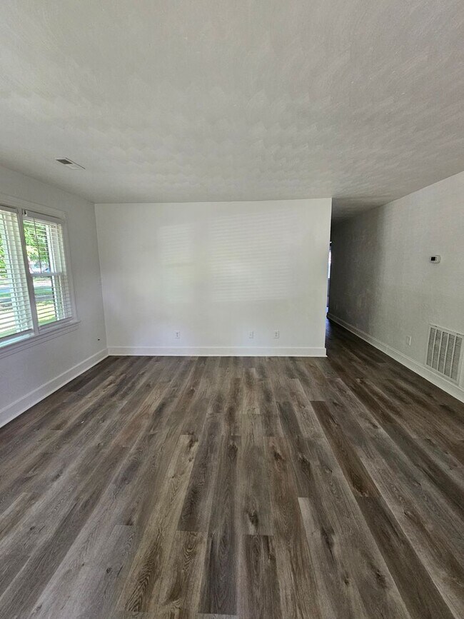 Foto del edificio - 348 Virginian Dr unit A