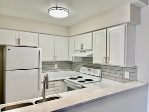 Building Photo - Horizon East Apartments