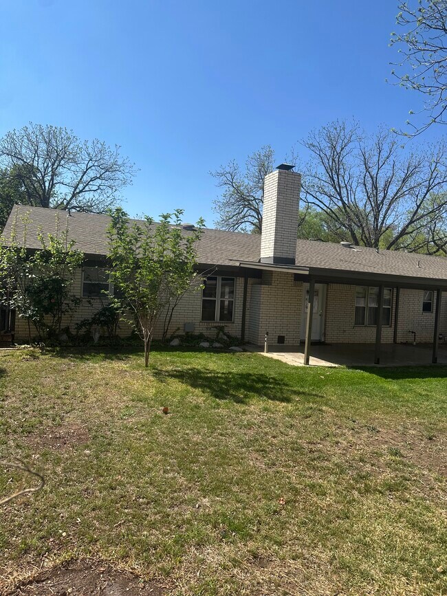 Building Photo - 2926 Briargrove Ln